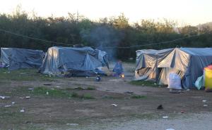 Kamp u Velikoj Kladuši: Migranti pod najlonskim šatorima dočekuju hladne dane